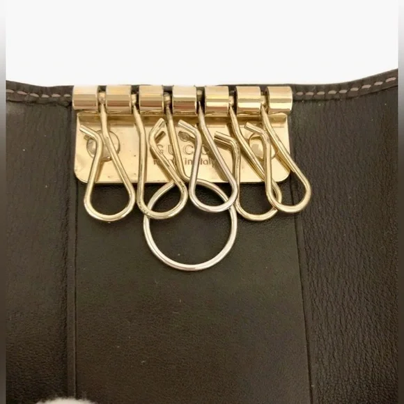 GUCCI GG Vintage Heart 6‑Ring Key Case | Beige GG Canvas Leather - Picture 4 of 12
